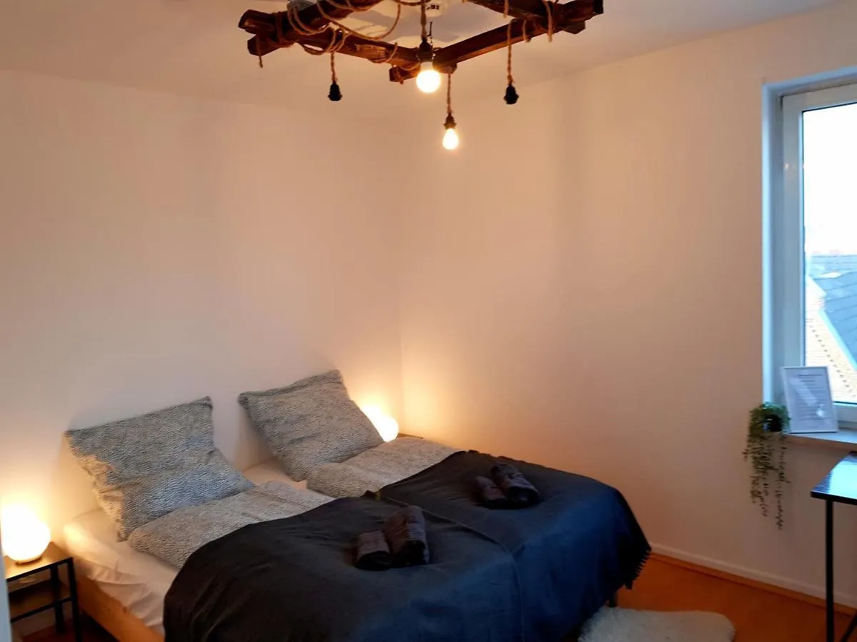WoodFire Designer Business Apartment für 4 mit Küche 5G WLAN Netflix Nahe der City Hannover
