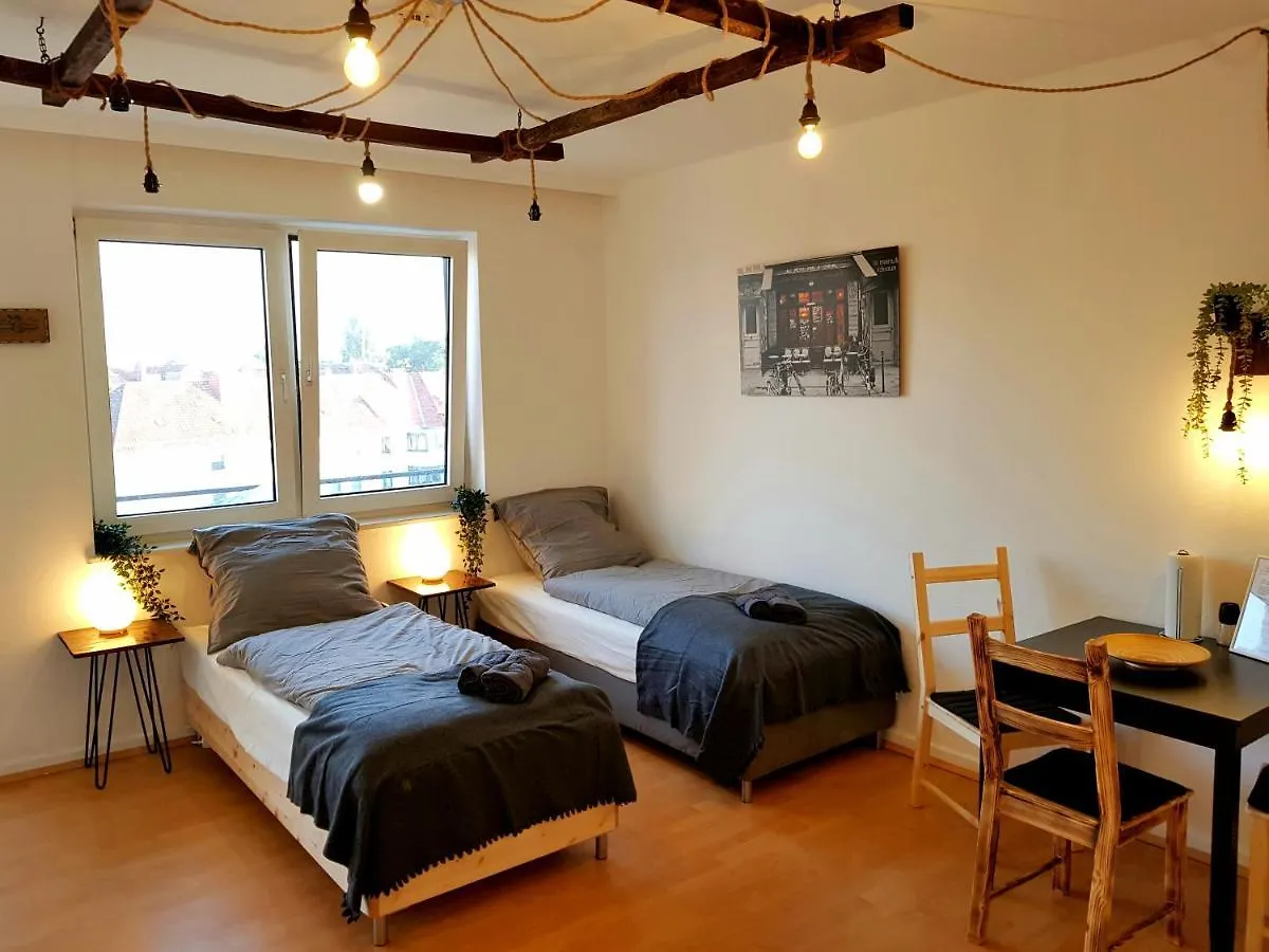 WoodFire Designer Business Apartment für 4 mit Küche 5G WLAN Netflix Nahe der City Hannover