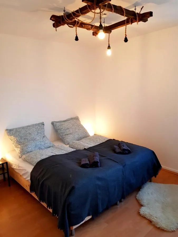 WoodFire Designer Business Apartment für 4 mit Küche 5G WLAN Netflix Nahe der City Hannover 0*,